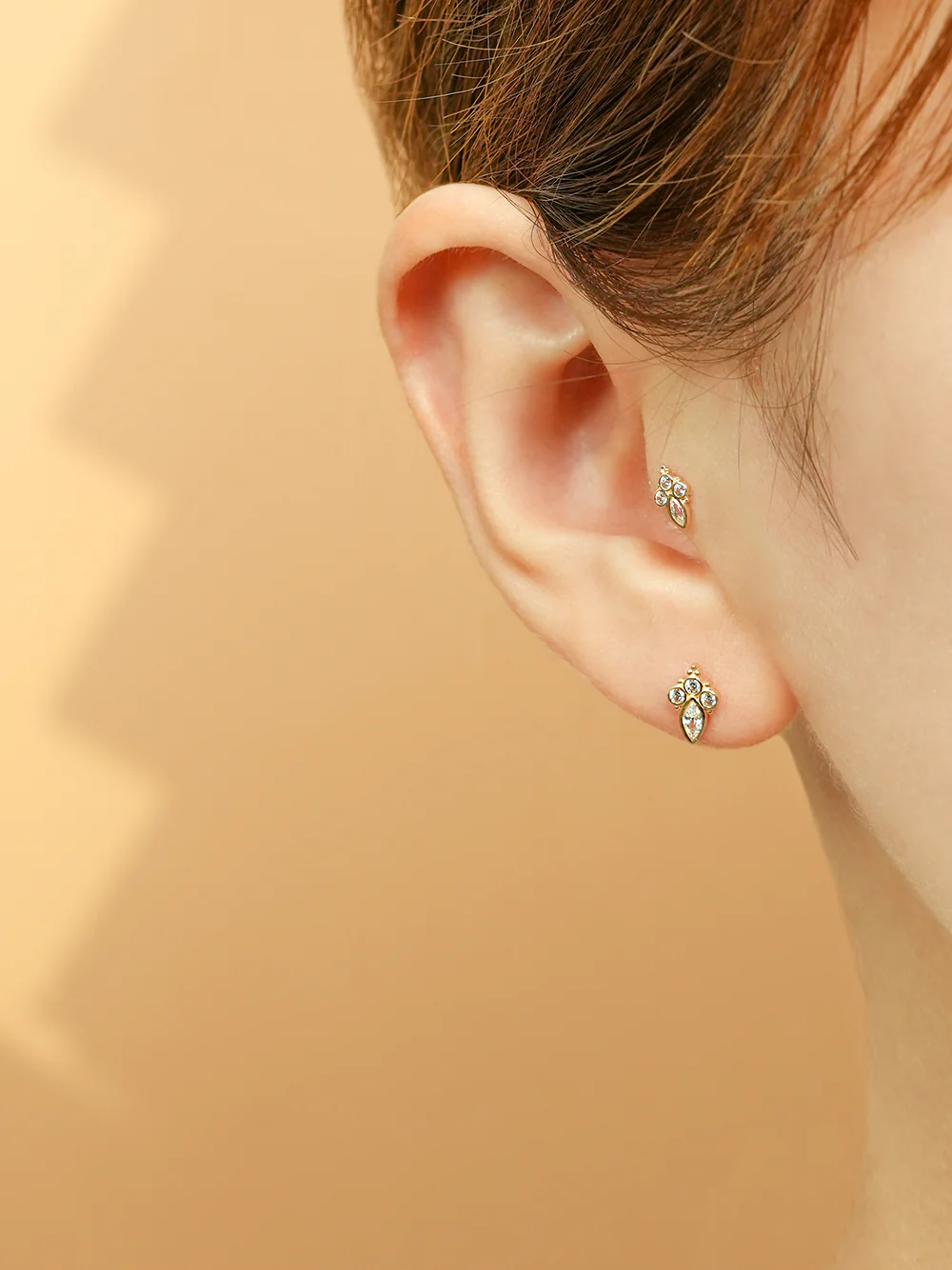14K Gold Queen Cubic Cartilage Earring 20G - Image 2