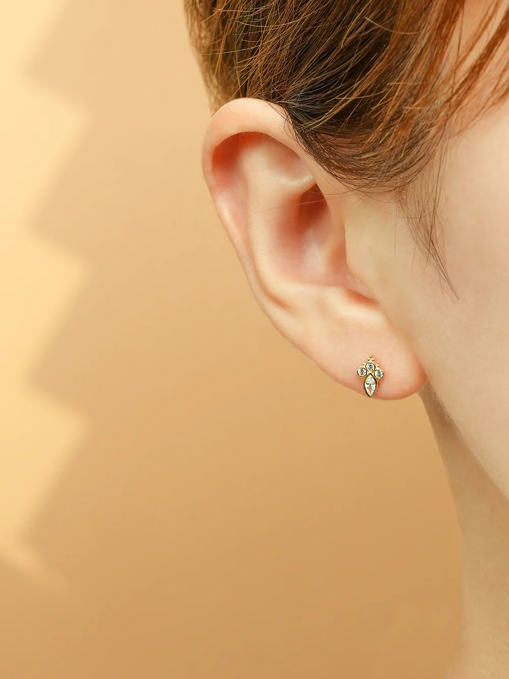 14K Gold Queen Cubic Cartilage Earring 20G - Image 6