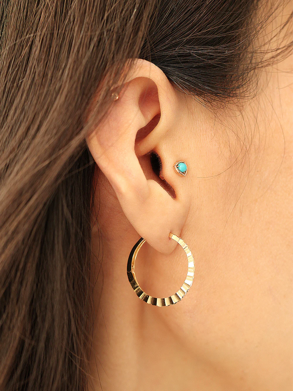 14K Gold Slim Cutting Circle Hoop Earring - Image 2