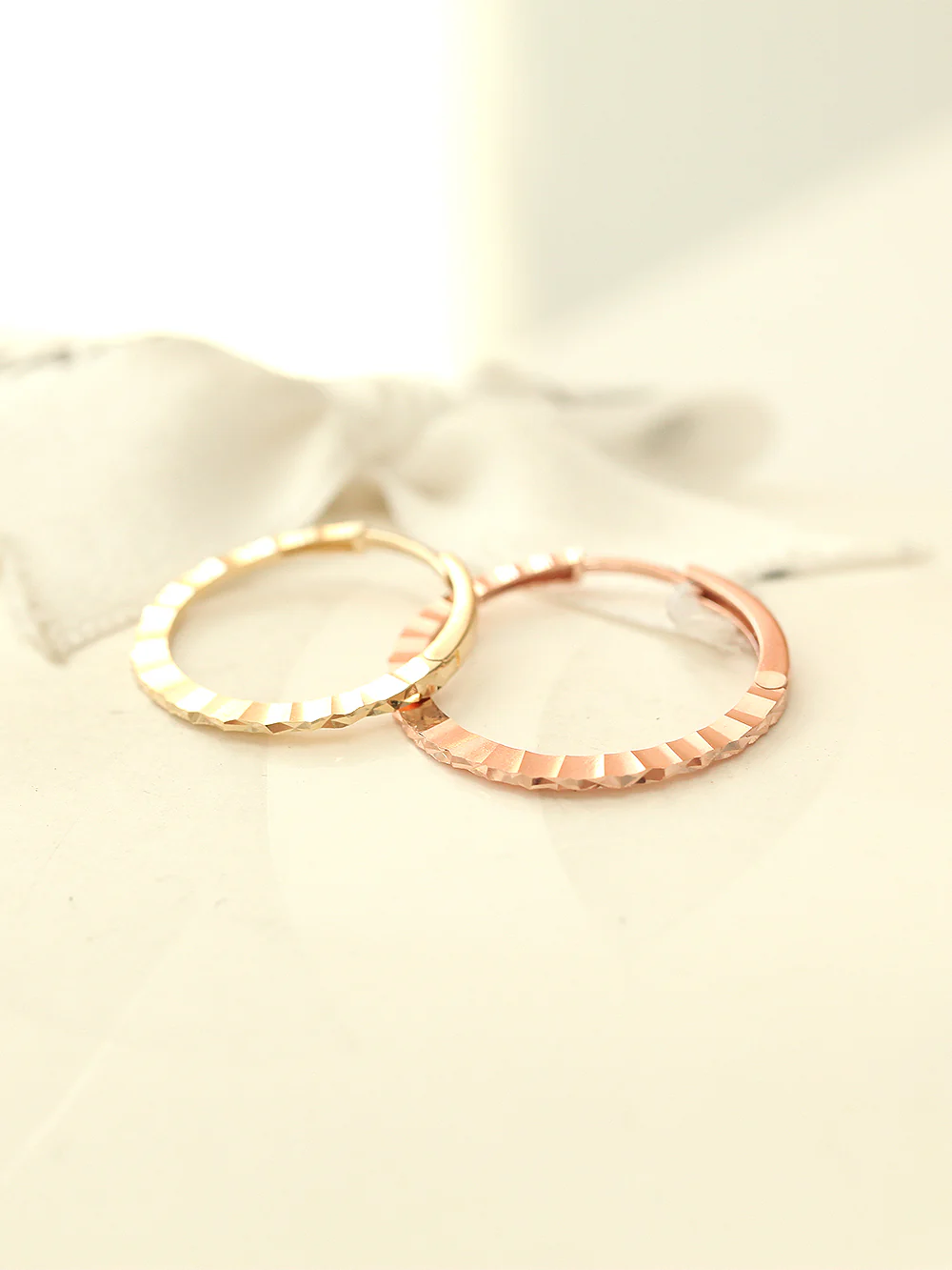 14K Gold Slim Cutting Circle Hoop Earring - Image 5