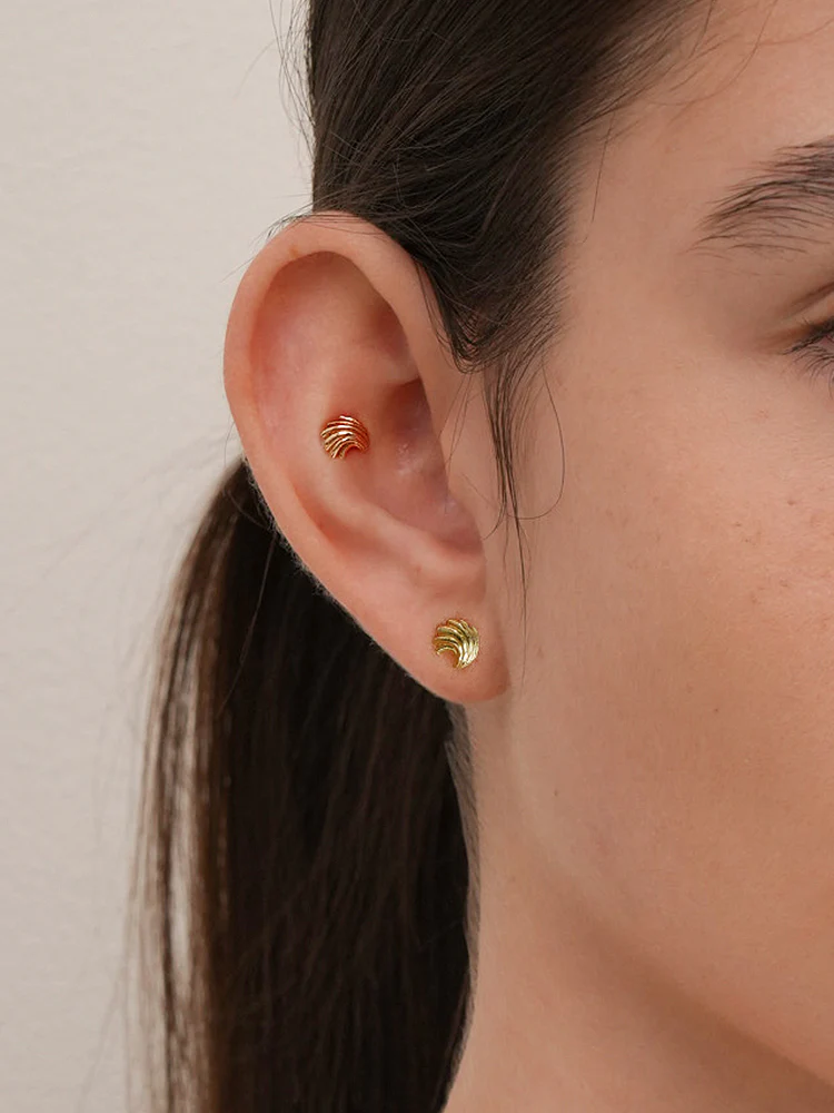 14K Solid Gold Bold Mini Shell Cartilage Earring 20G - Image 2
