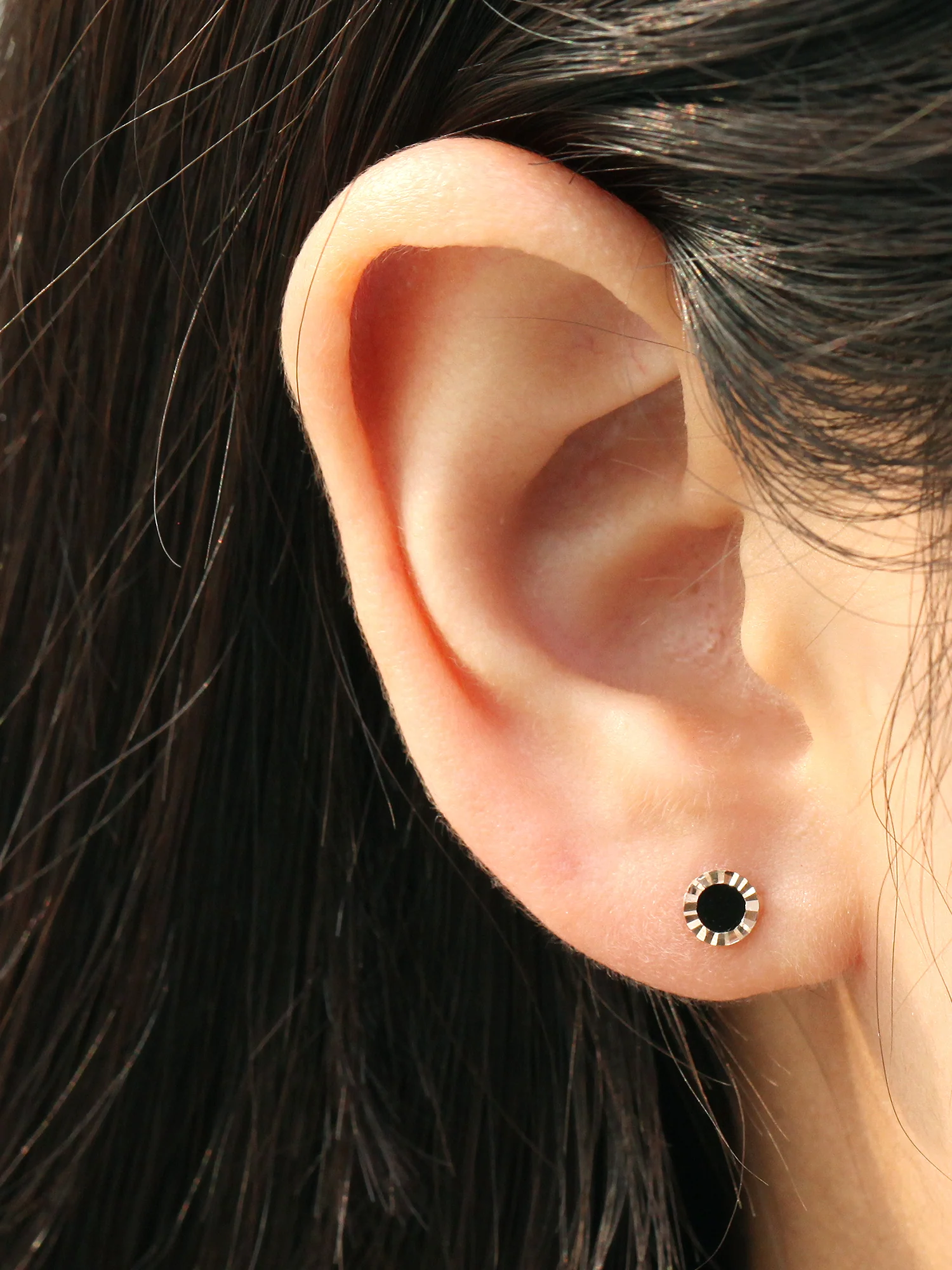 14K Gold Dainty Onyx Cartilage Earring 20G - Image 7