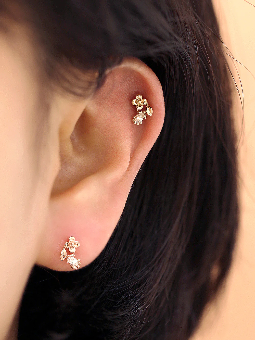 14K Gold Teardrop Flower Leaf Cartilage Earring 20G - Image 4