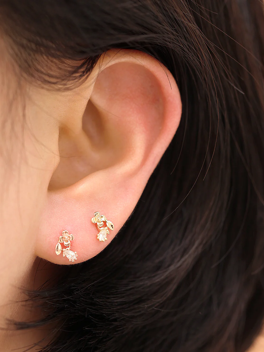 14K Gold Teardrop Flower Leaf Cartilage Earring 20G - Image 5