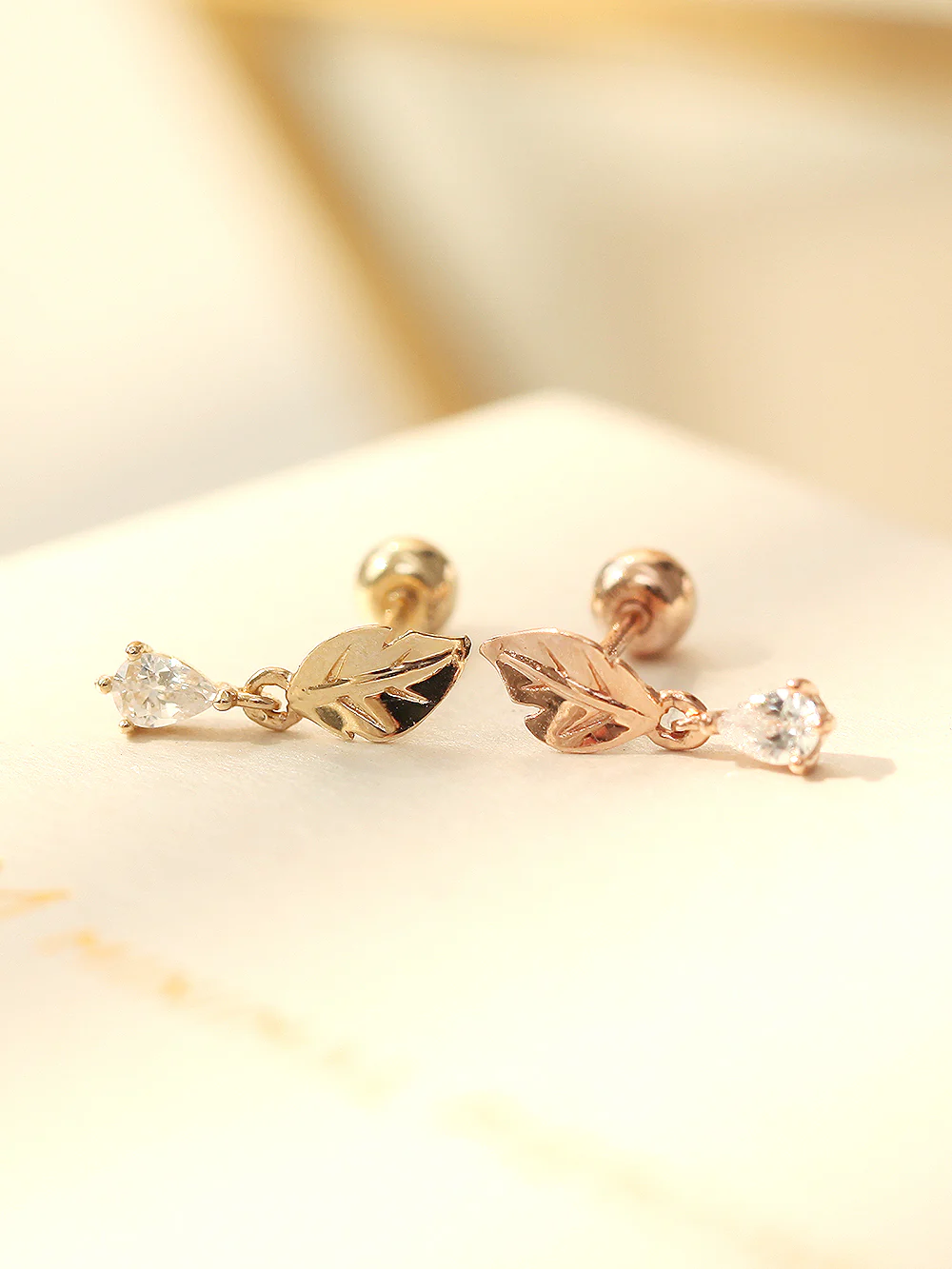 14K gold Teardrop Leaf cartilage earring 20g - Image 10