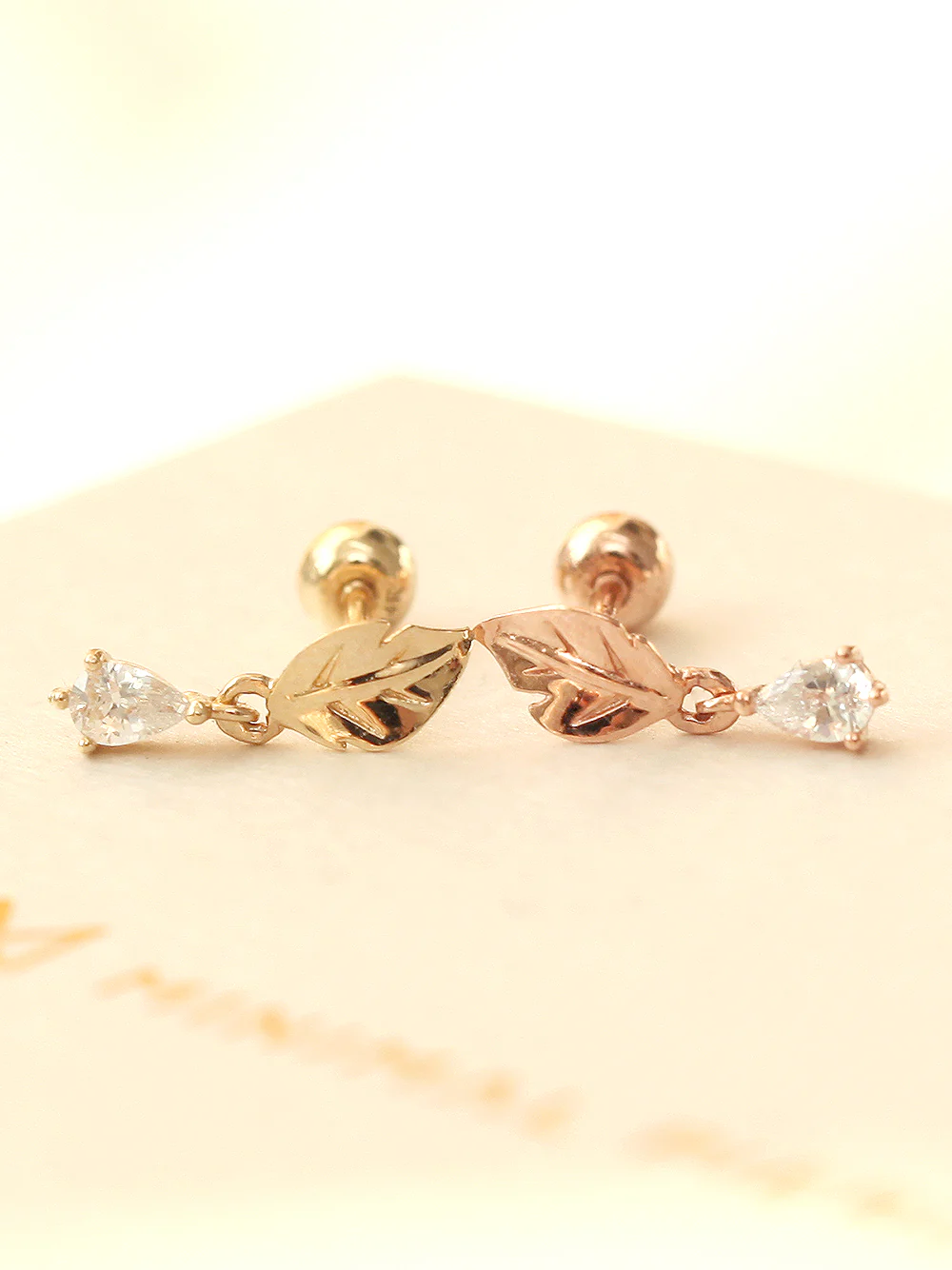 14K gold Teardrop Leaf cartilage earring 20g - Image 11