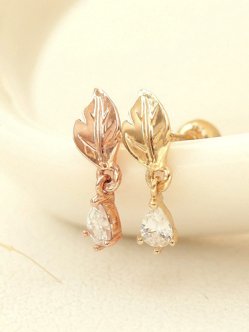 14K gold Teardrop Leaf cartilage earring 20g - Image 12