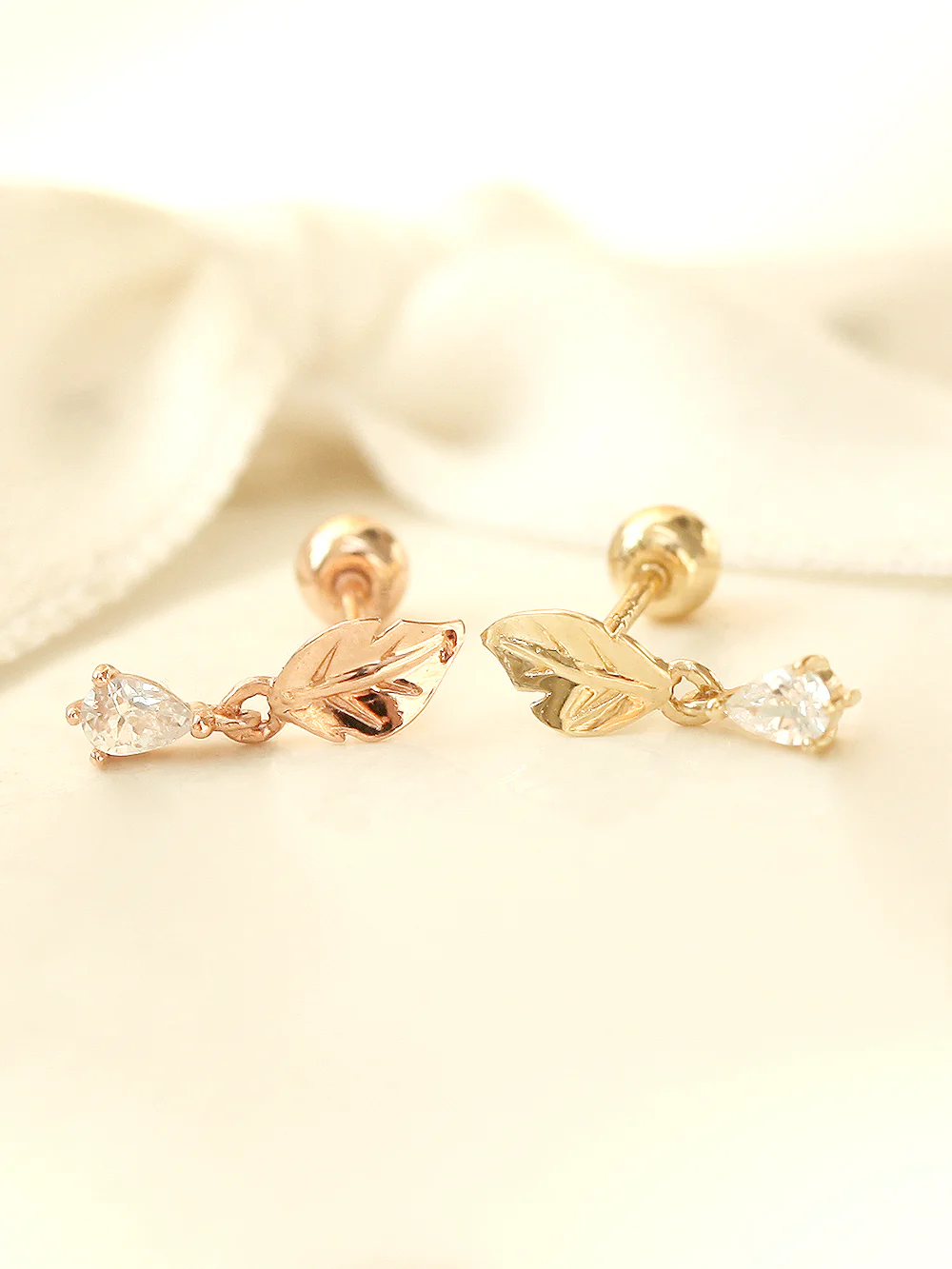 14K gold Teardrop Leaf cartilage earring 20g - Image 14
