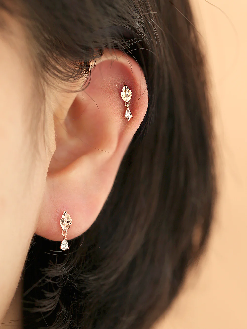 14K gold Teardrop Leaf cartilage earring 20g - Image 9