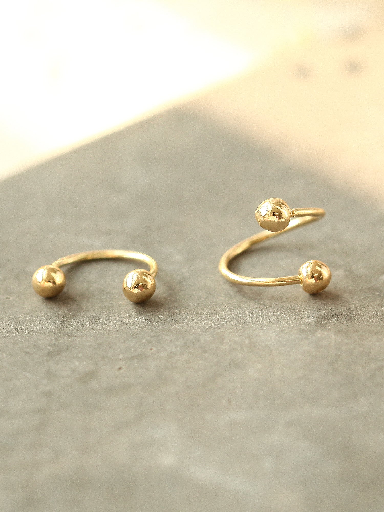 14K Gold Twist & Horseshoe Cartilage Earring 20G - Image 4