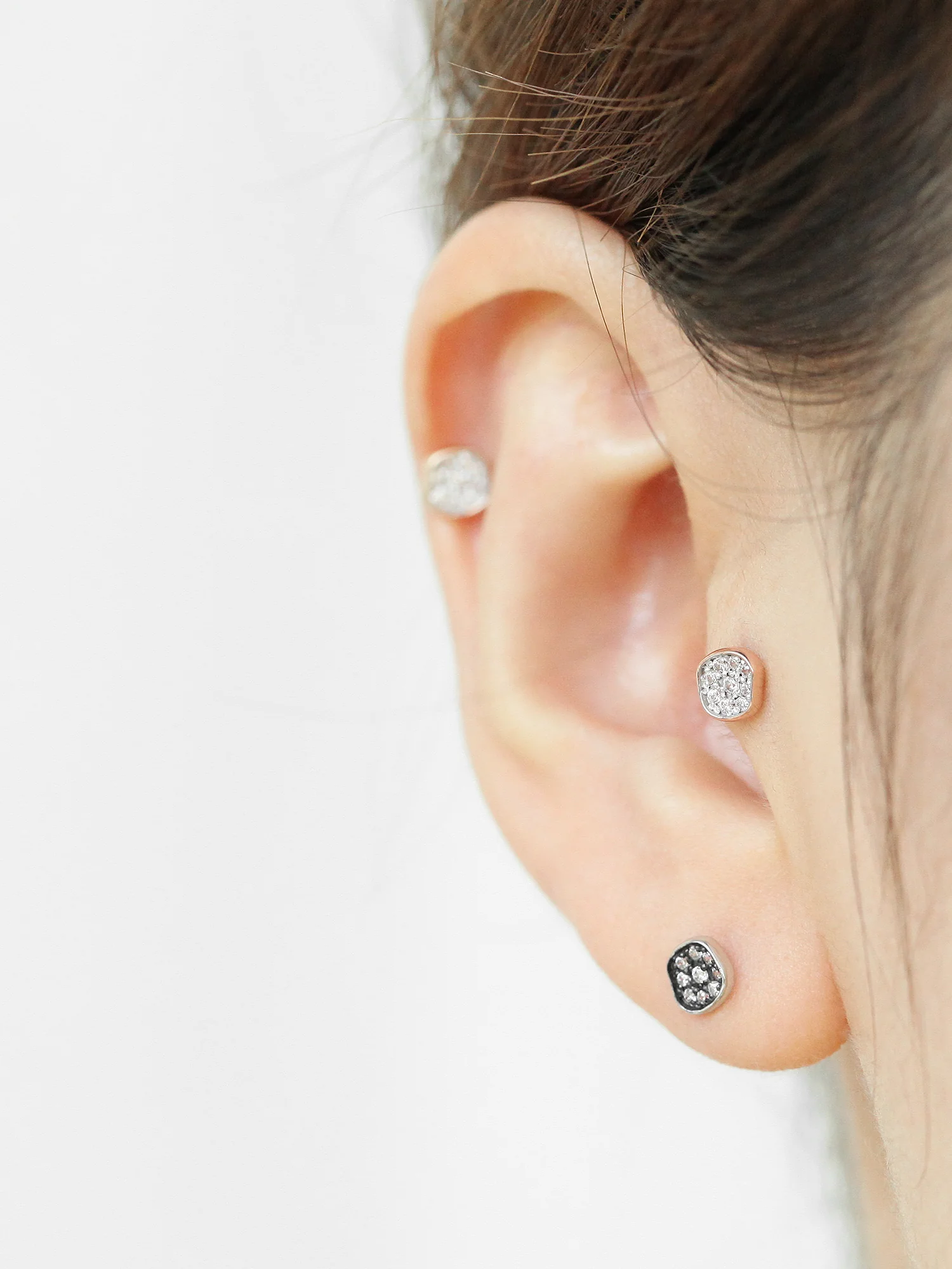 14K Gold Vintage Disc Cartilage Earring 18G16G - Image 10