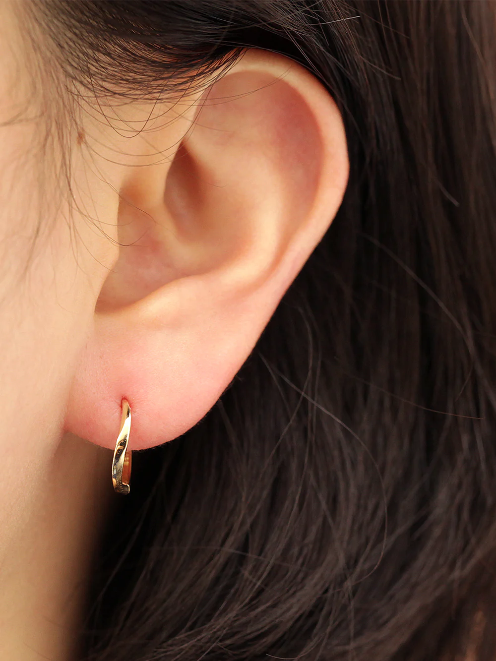 14K Gold Wave Hoop Earring - Image 10