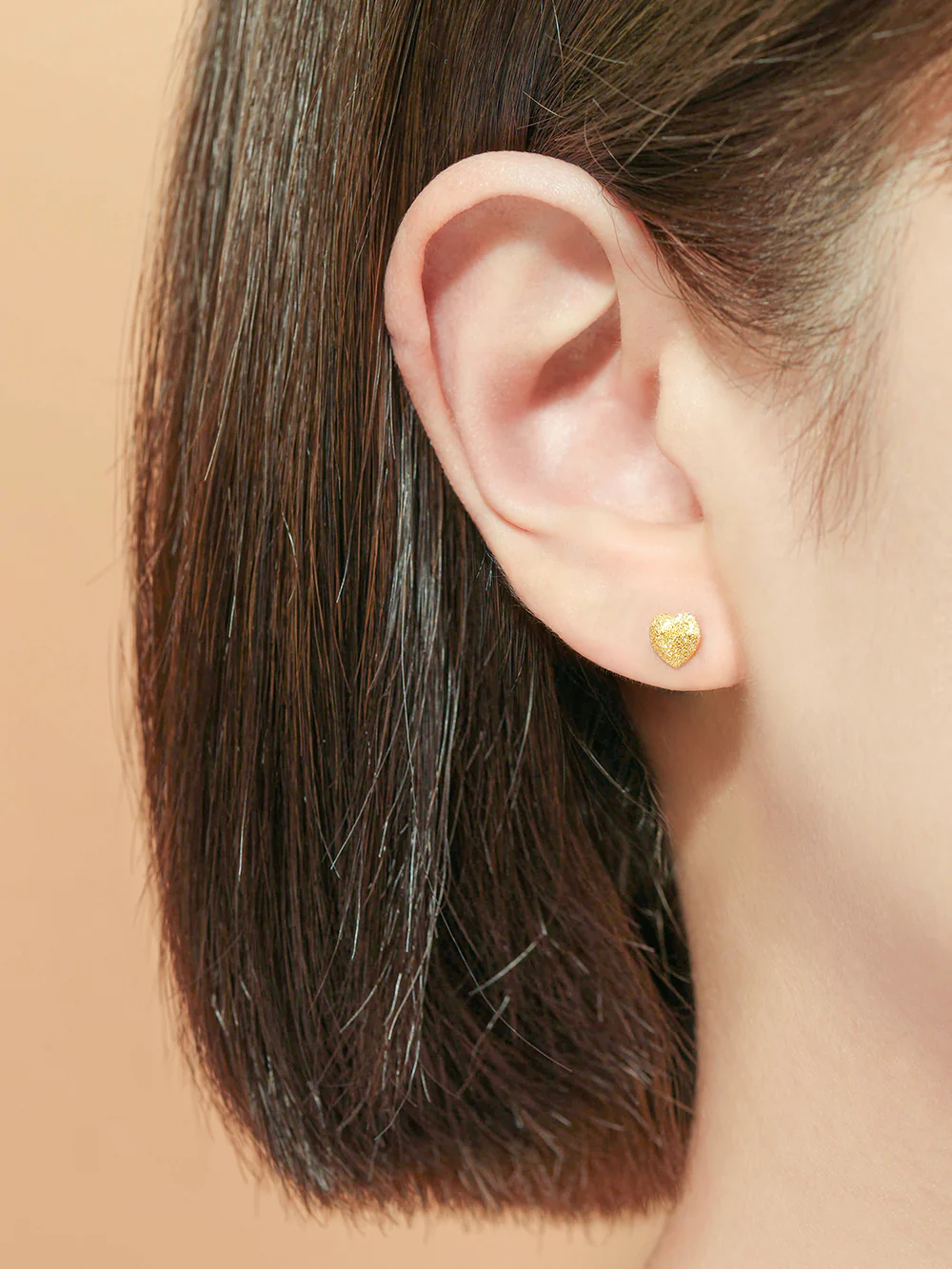 24K Gold Heart Cartilage Earring 20G - Image 2
