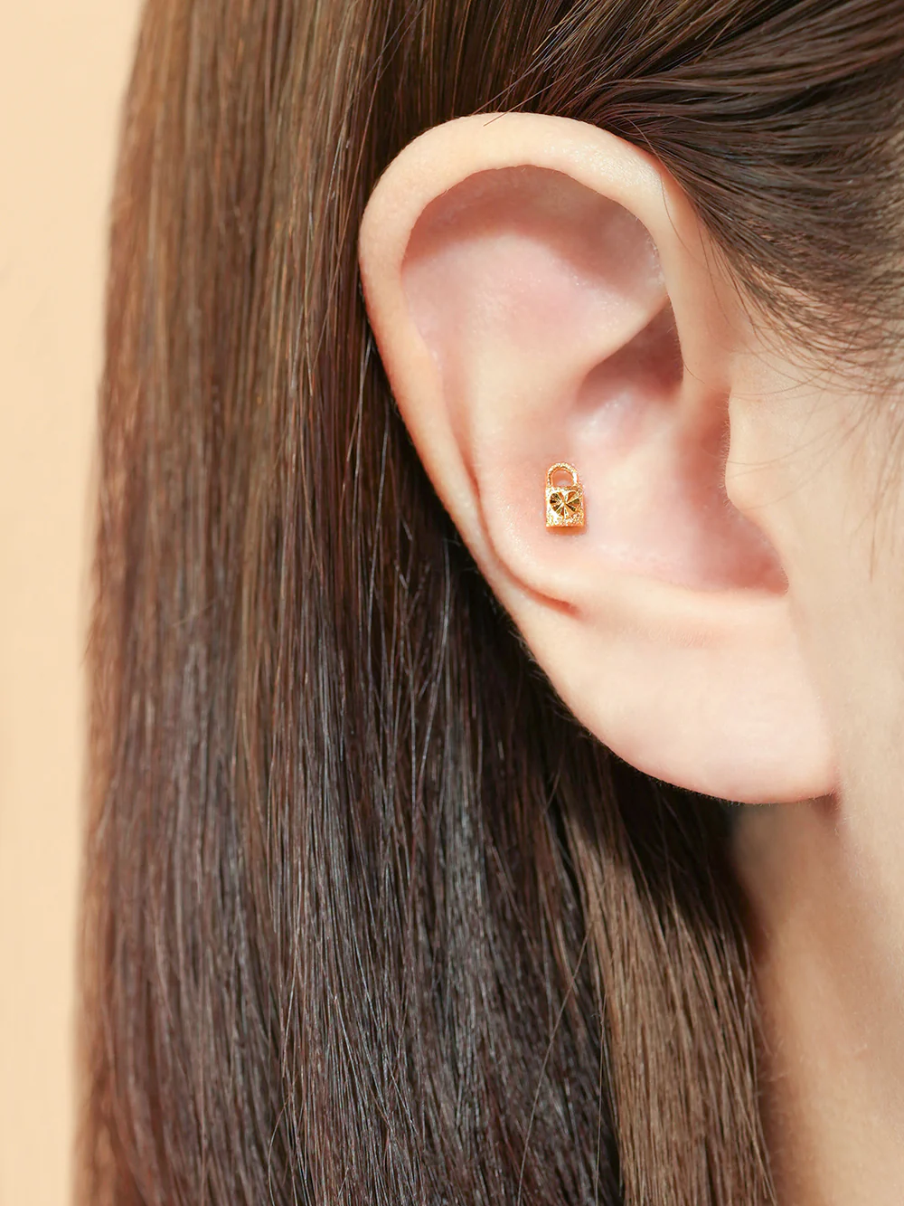 24K Gold Heart Lock Cartilage Earring 20G - Image 2
