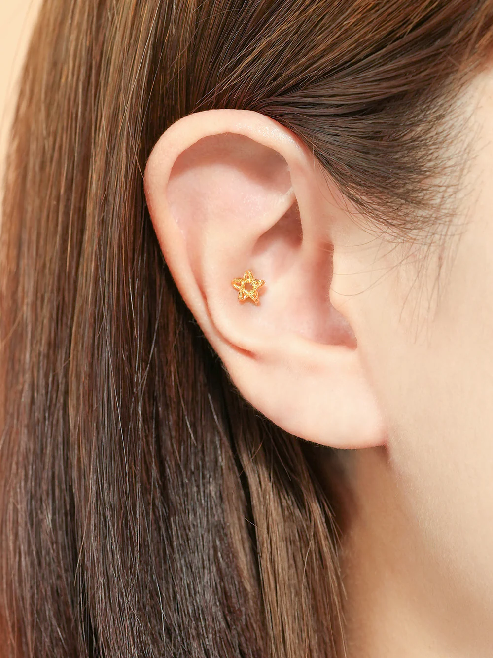 24K Gold Knotted Star Cartilage Earring 20G - Image 2