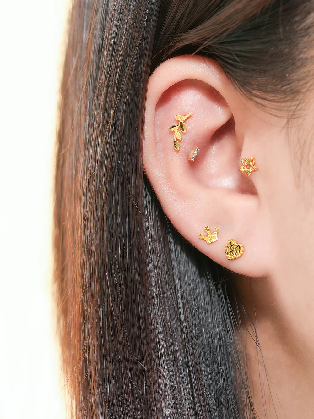 24K Gold Shine Crown Cartilage Earring 20G - Image 4