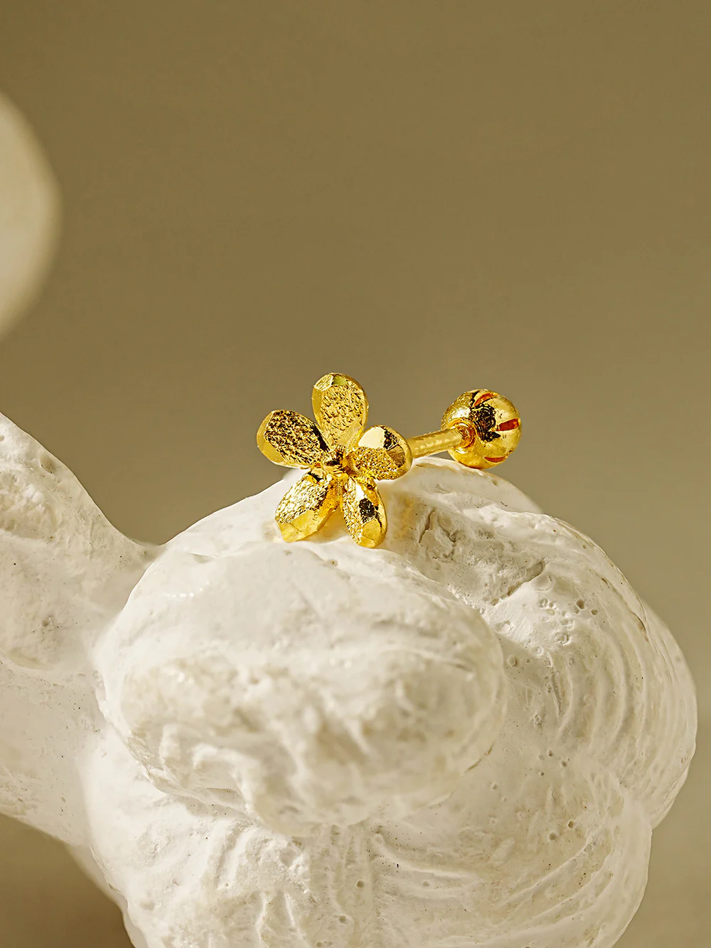 24K Gold Shine Flower Cartilage Earring 20G - Image 6