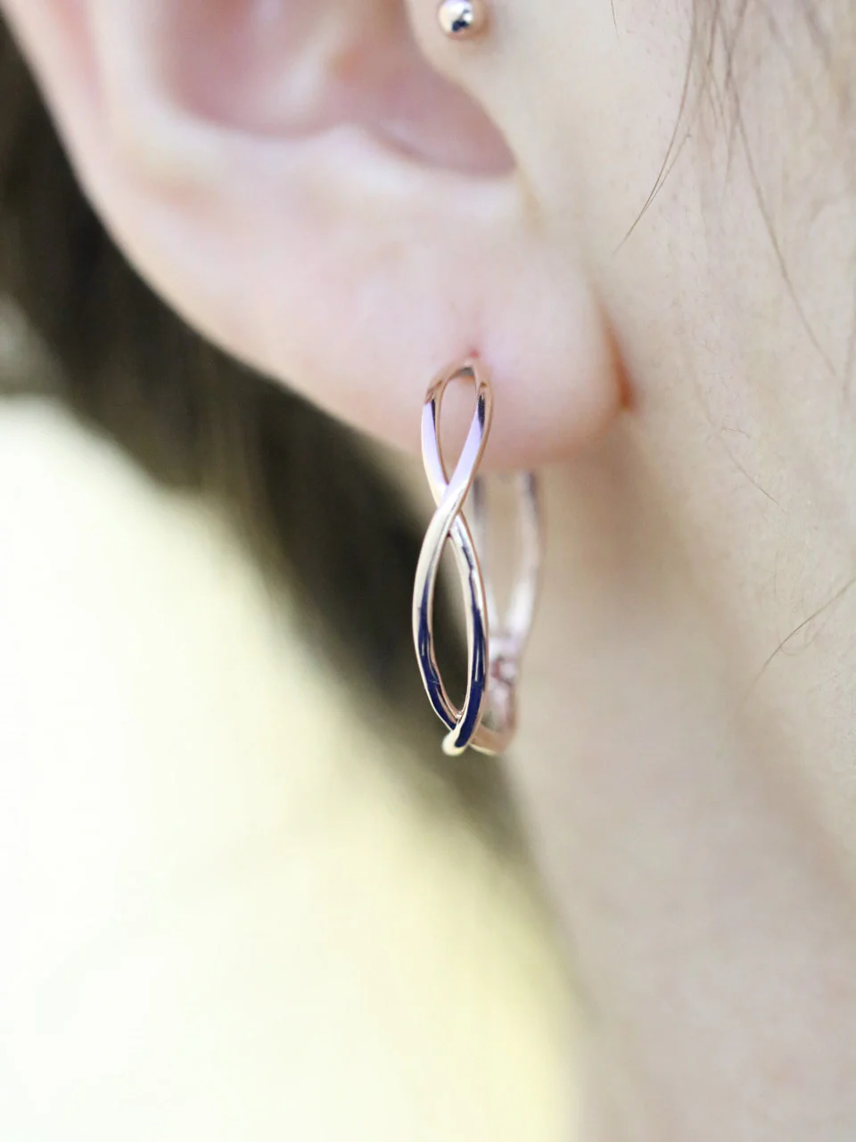 14K Gold Twist Hoop Earring - Image 9
