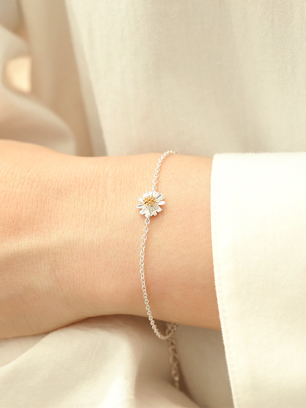 925 Silver Daisy Necklace & Bracelet - Image 7
