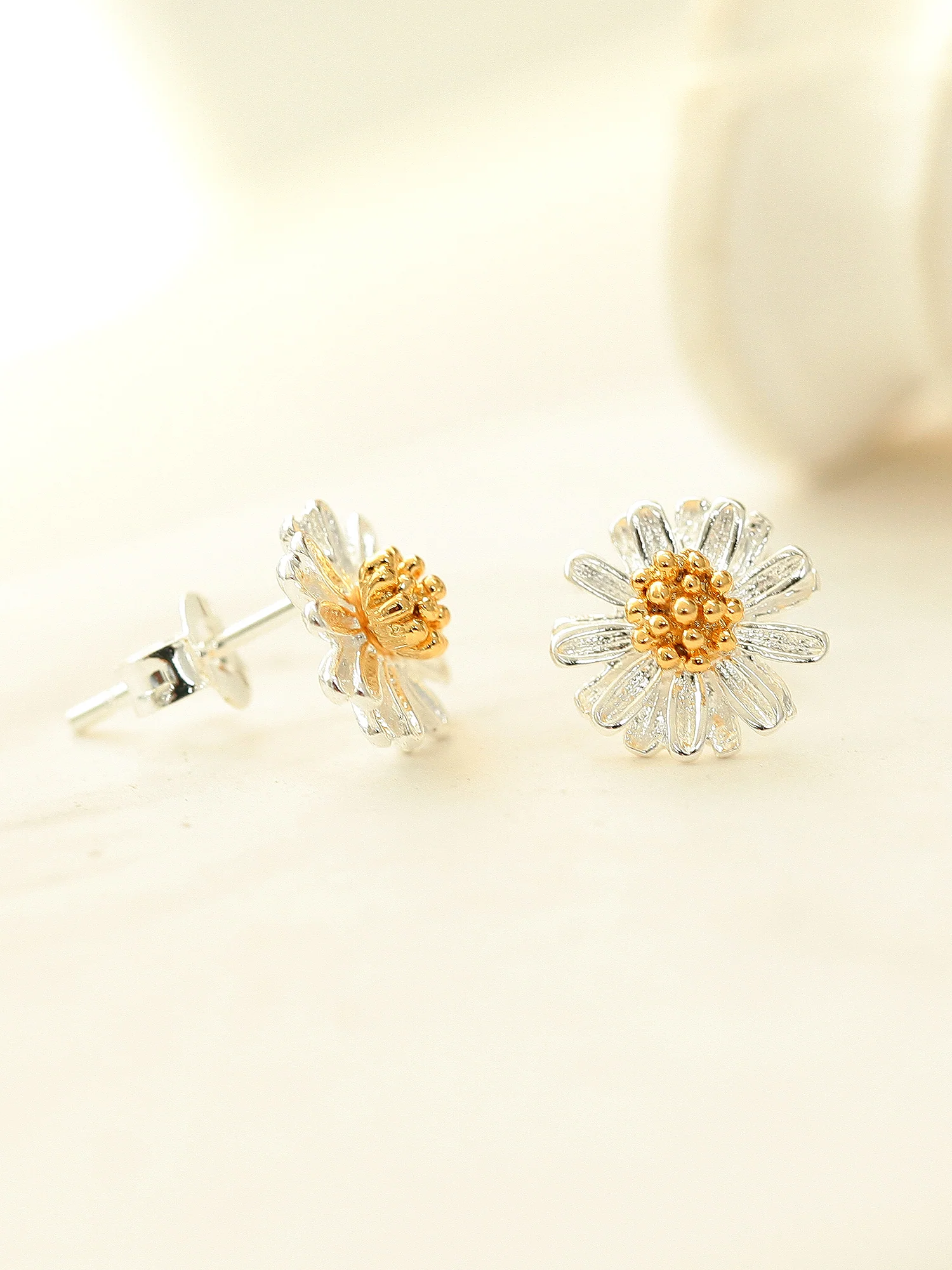 925 Silver Daisy Stud Earring - Image 3
