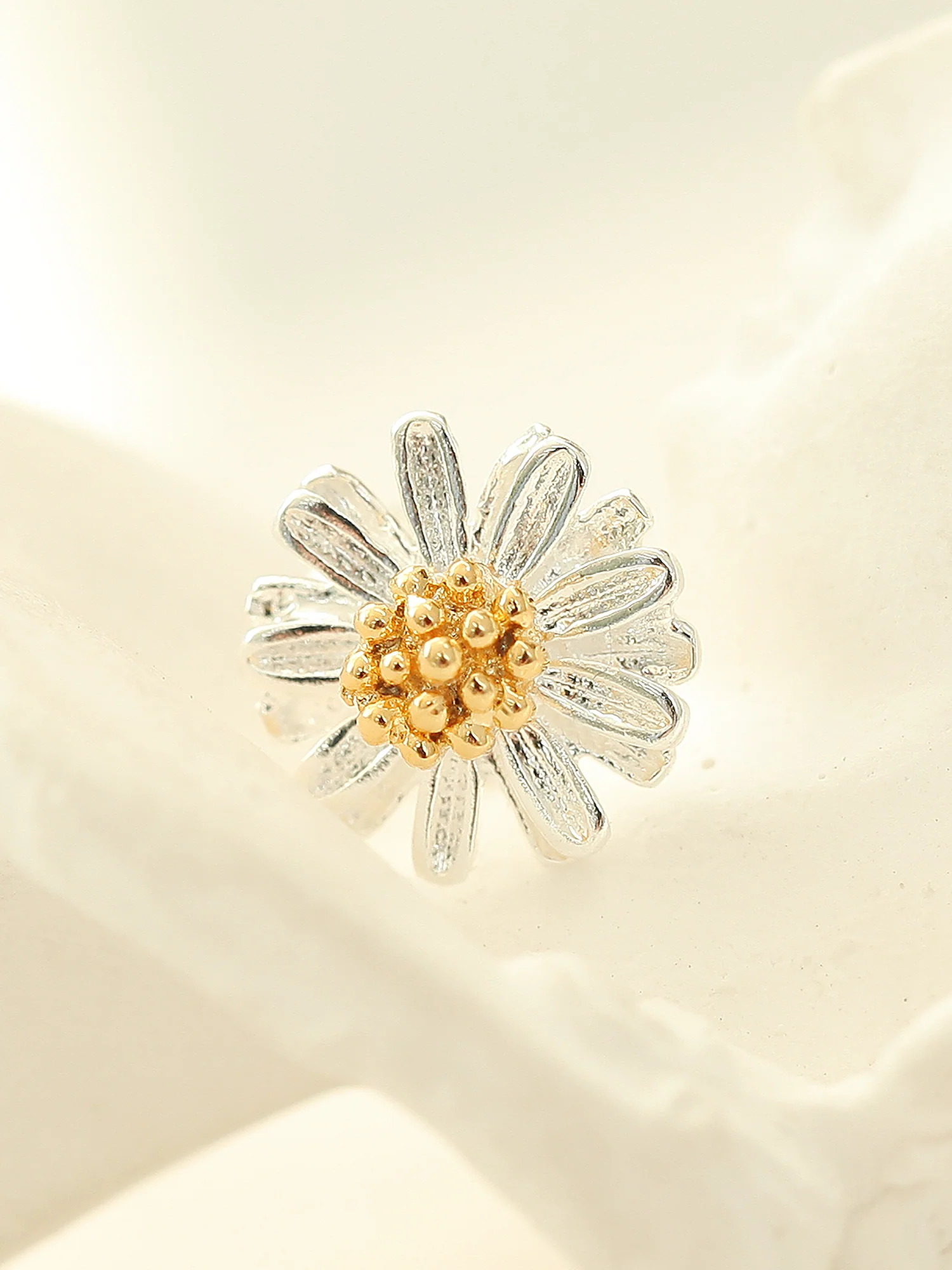 925 Silver Daisy Stud Earring - Image 6