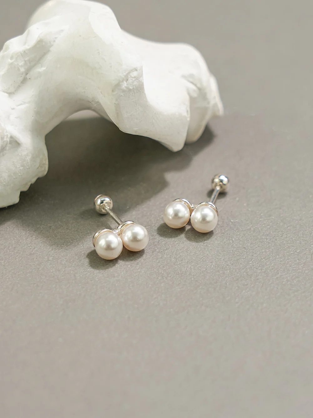 925 Silver Double Pearl Cartilage Earring 20G - Image 3