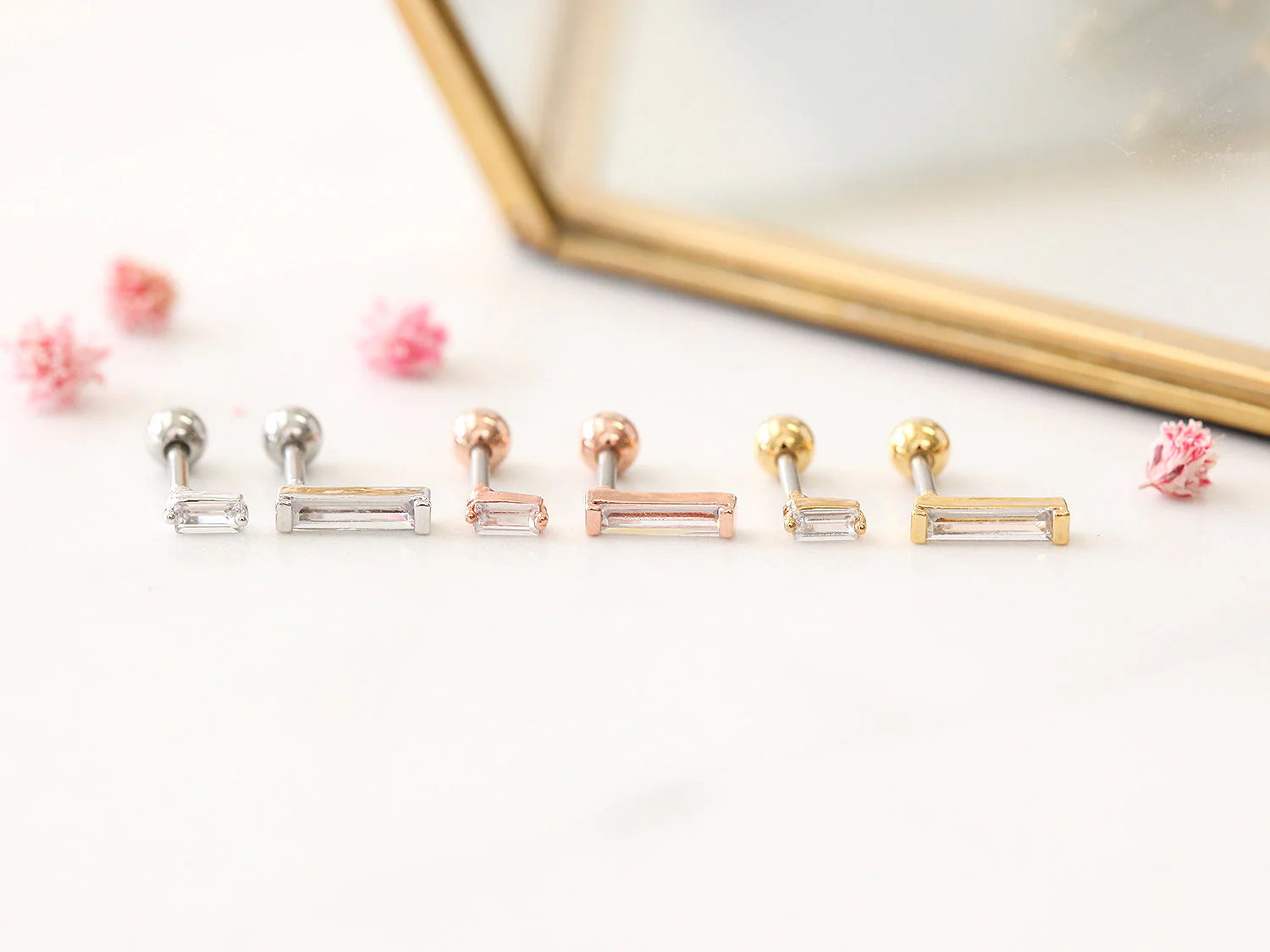 Baguette CZ cartilage piercing - Image 4