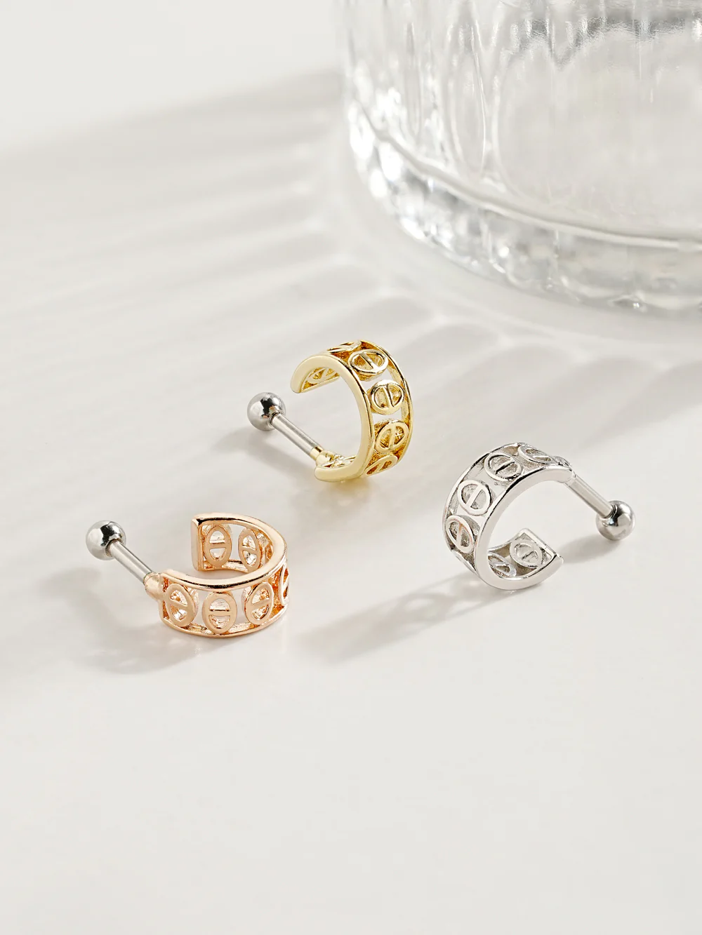 Coin Bold Cartilage Ear Piercing 16G - Image 2