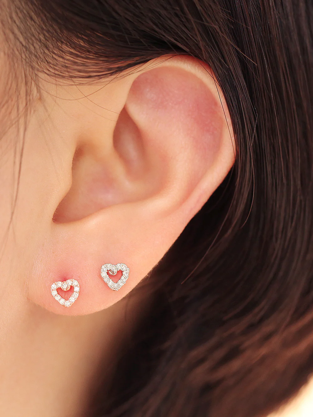Dainty Open Heart Cartilage earring - Image 2