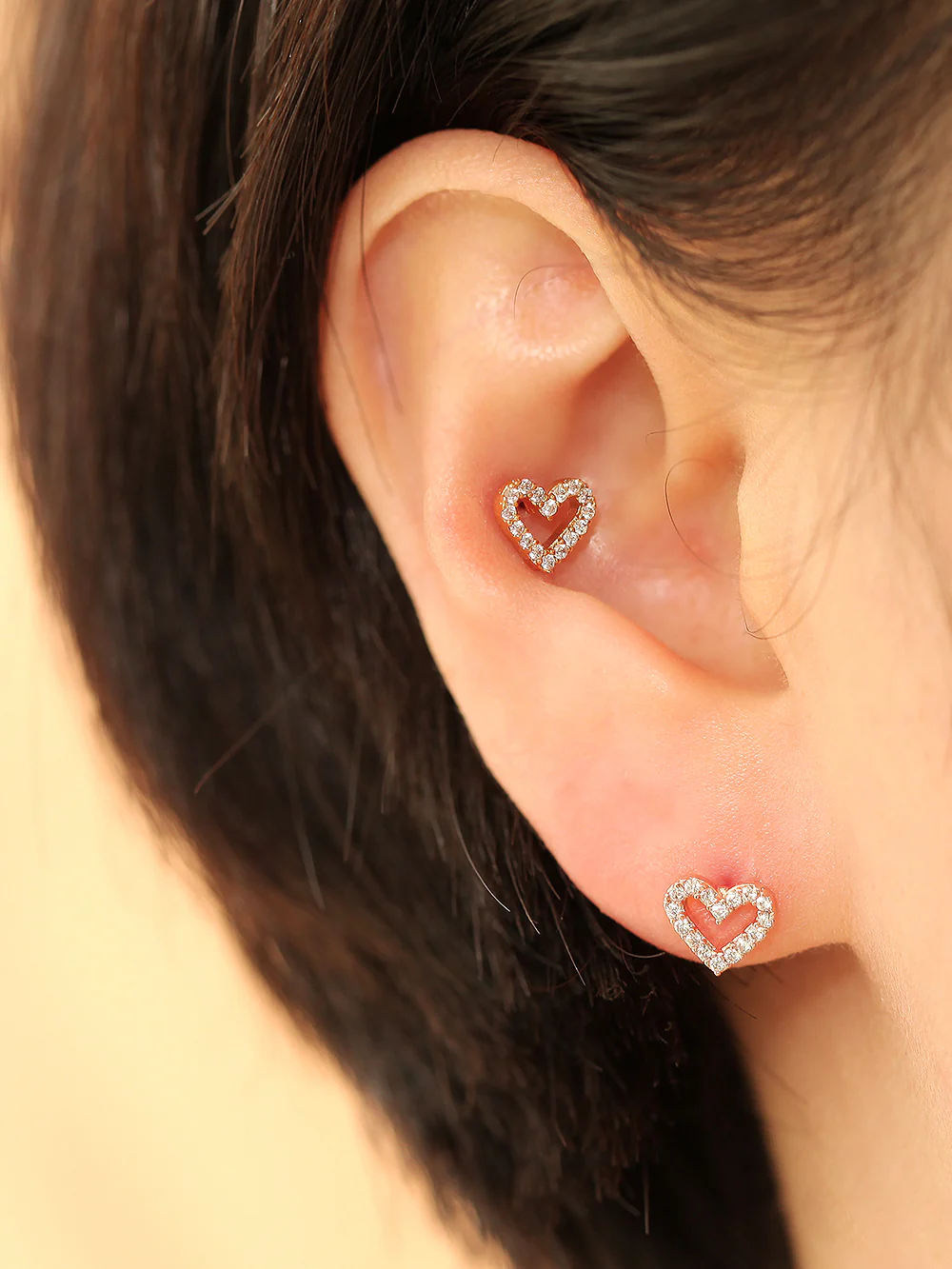 Dainty Open Heart Cartilage earring - Image 3