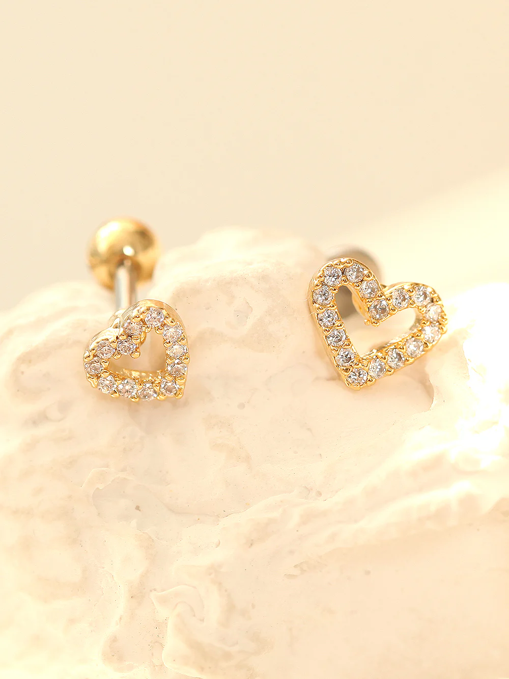 Dainty Open Heart Cartilage earring - Image 5