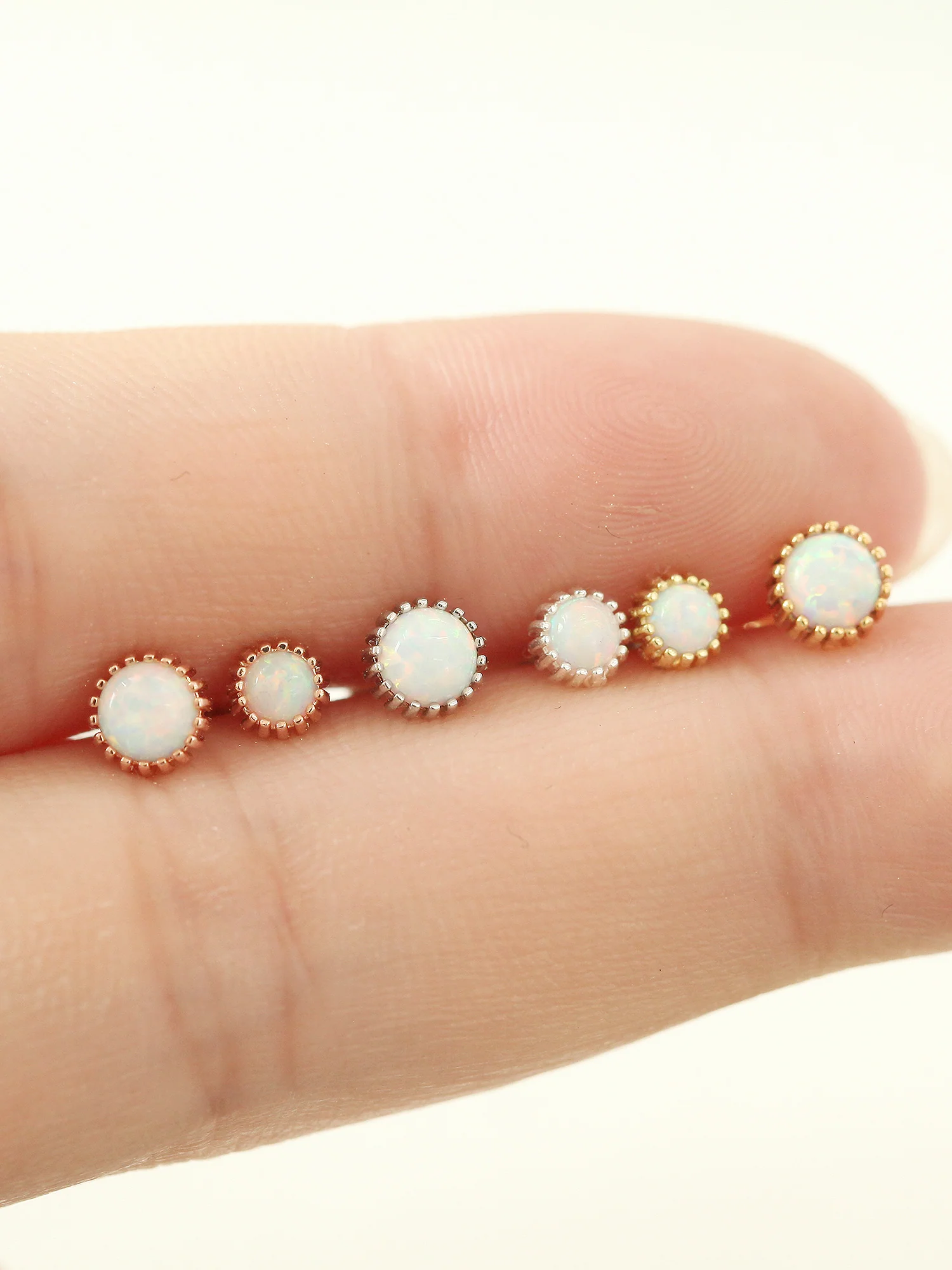Frame Opal Cartilage earring - Image 4