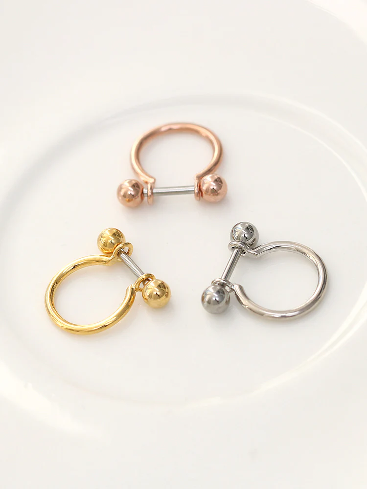 Horseshoe ring piercing - Image 4