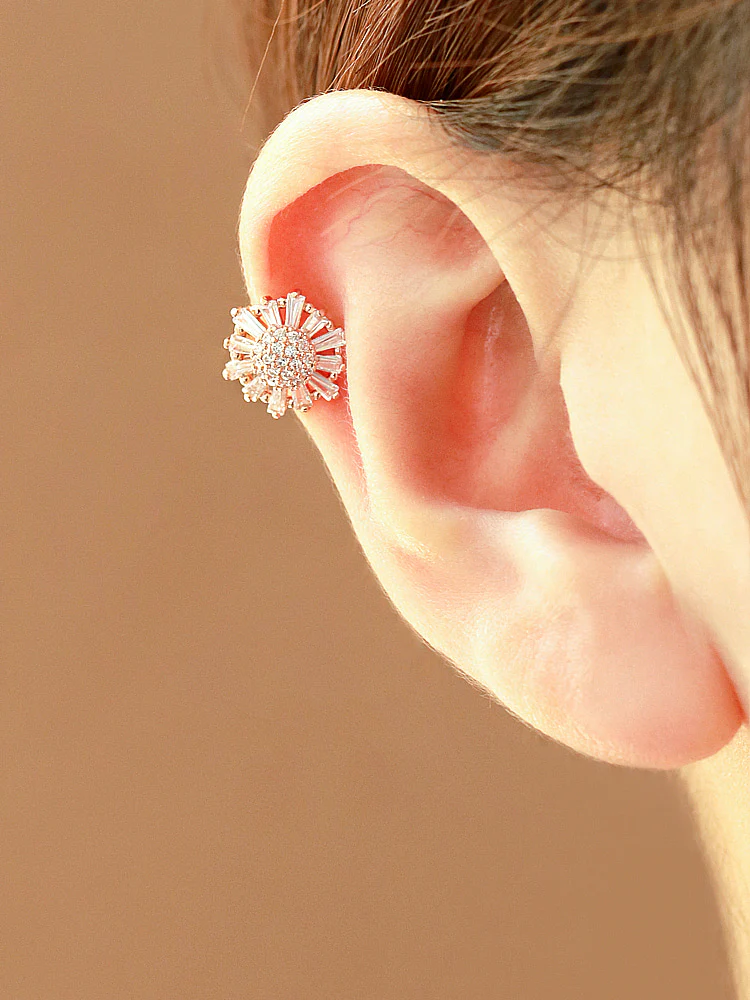 Luxury flower Cartilage earring - Image 3