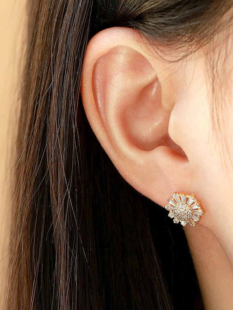 Luxury flower Cartilage earring - Image 4