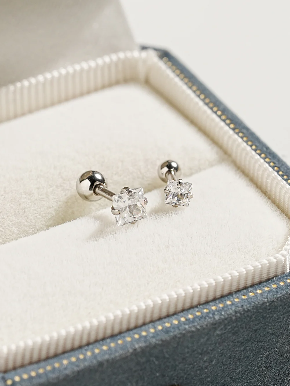 Morning Lustre Square Cartilage Ear Piercing 16G - Image 2