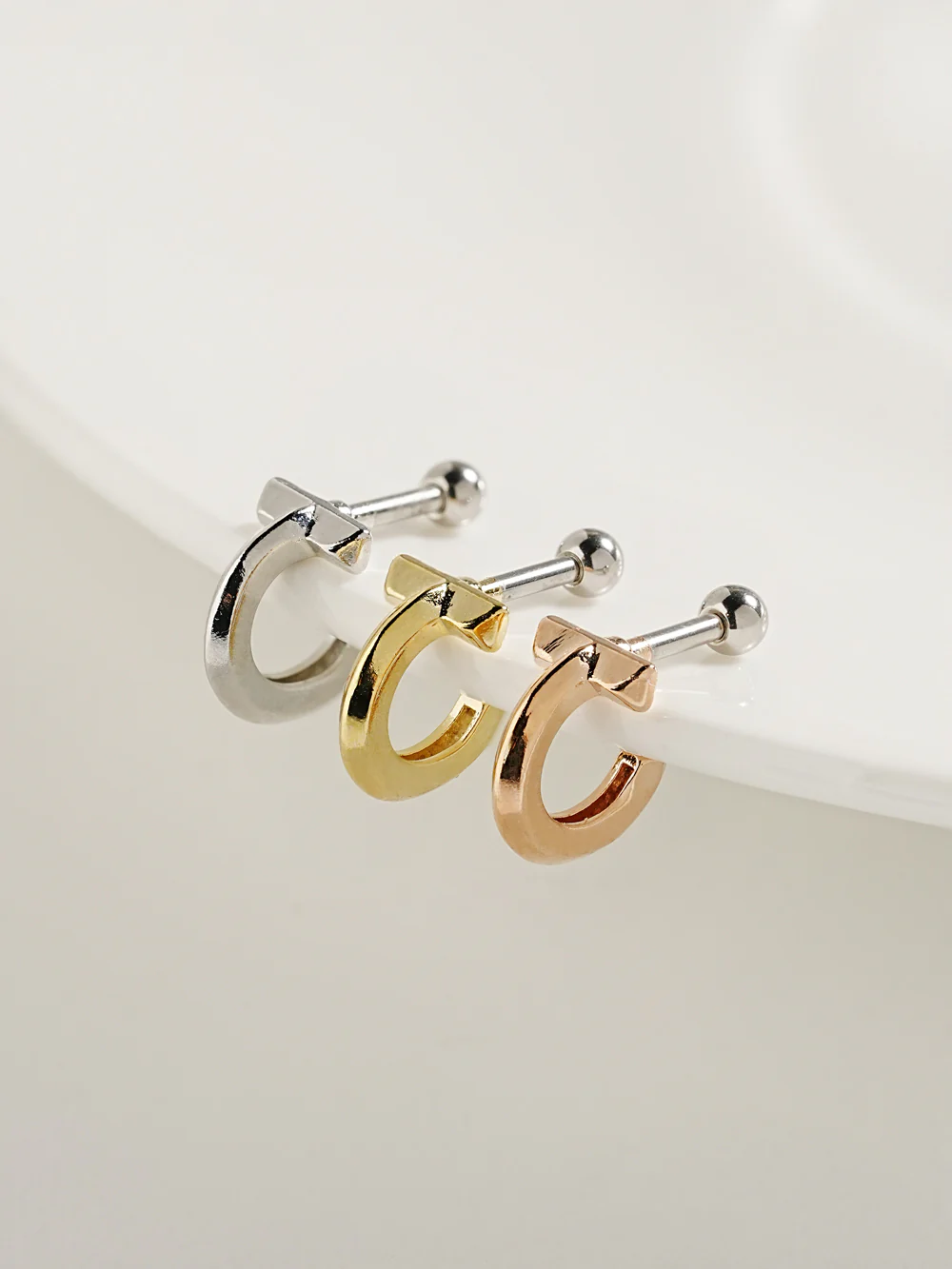 Motive Box Cartilage Ear Piercing 16G