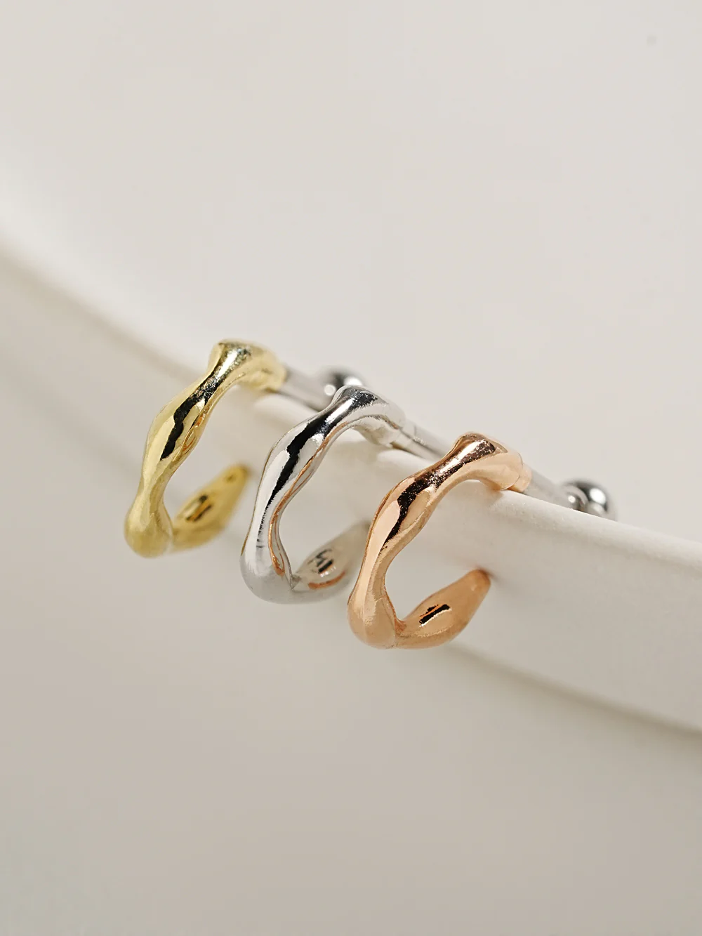 Oval Line Cartilage Ear Piercing 16G