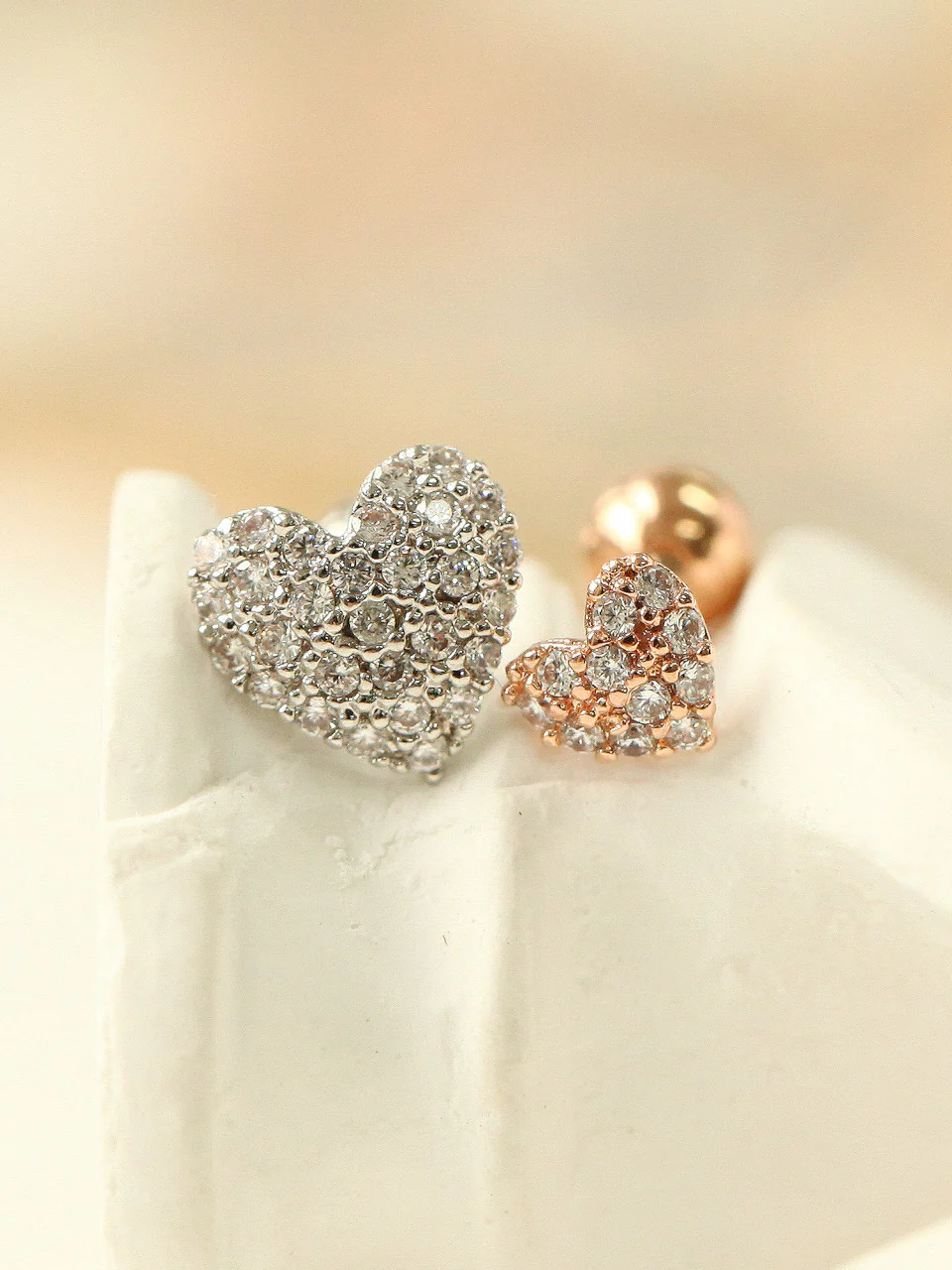 Pave heart Cartilage Earring - Image 4