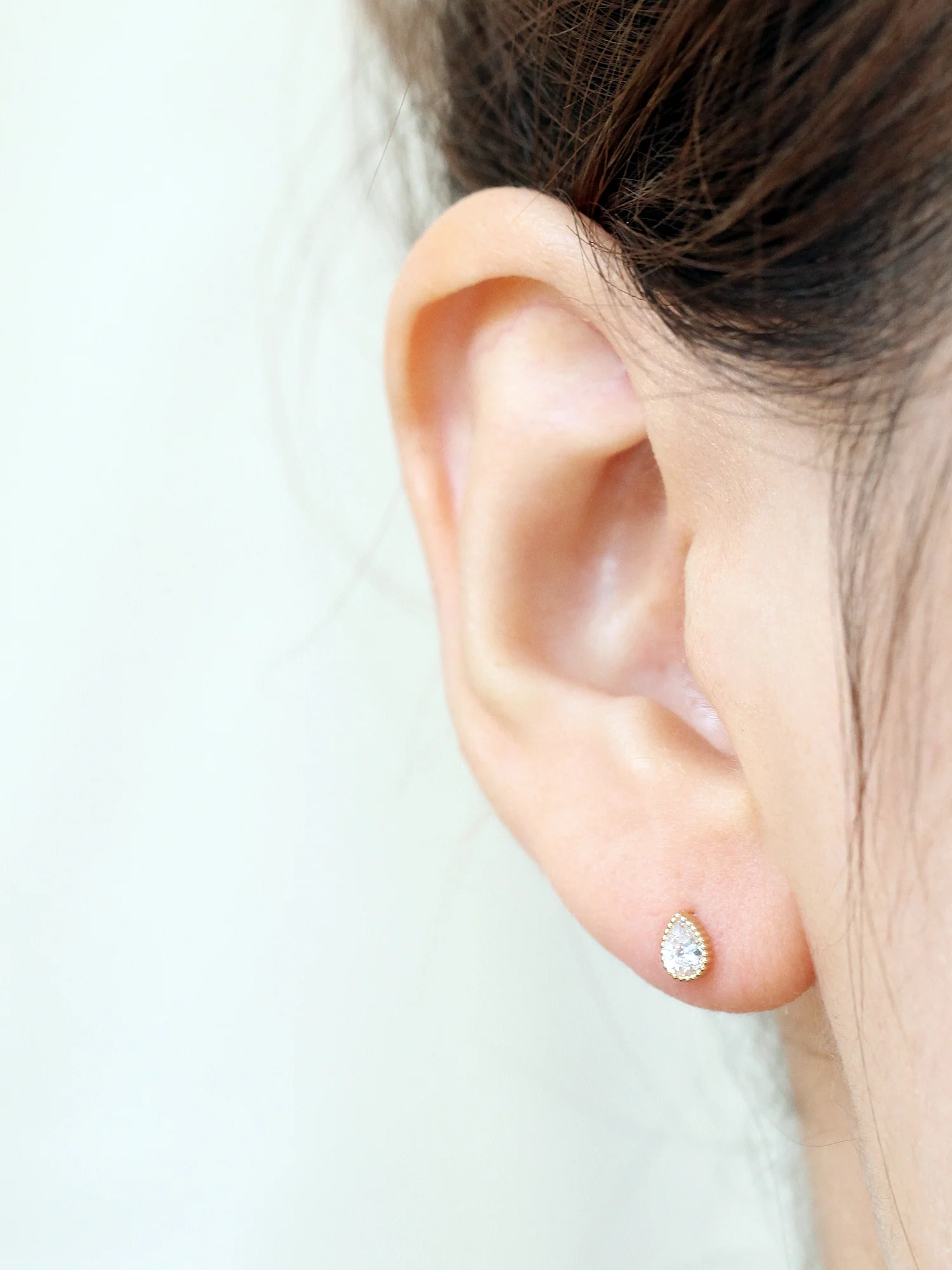 14K gold figure cz cartilage earring 20g - Image 7