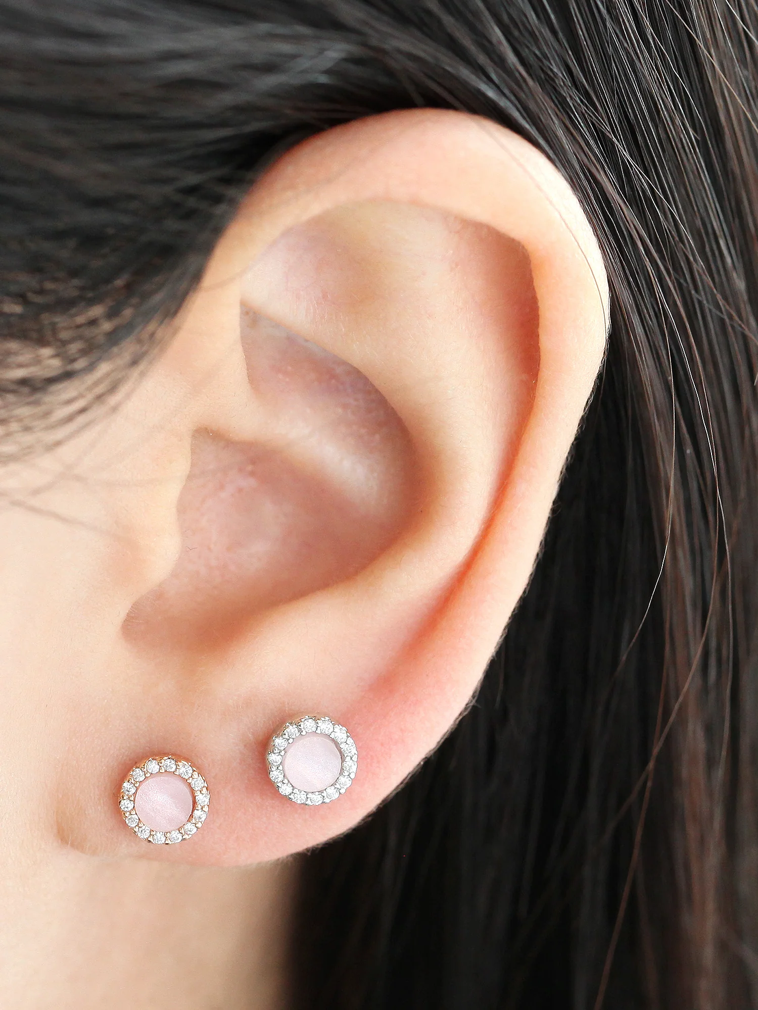 Pink shell cartilage earring - Image 4