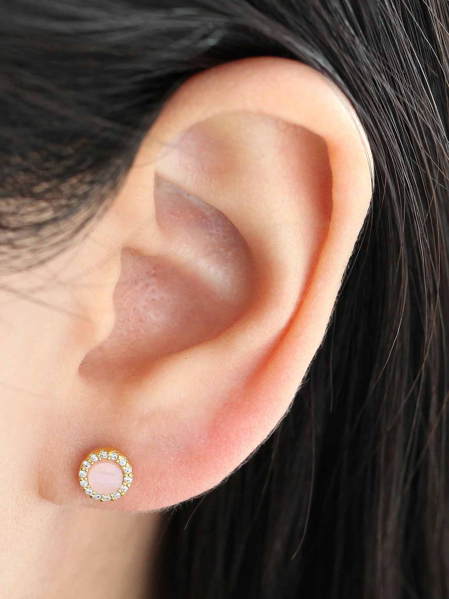 Pink shell cartilage earring - Image 5