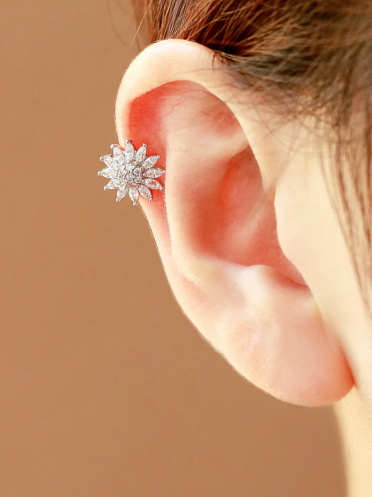Pretty CZ Big Flower Cartilage earring - Image 8
