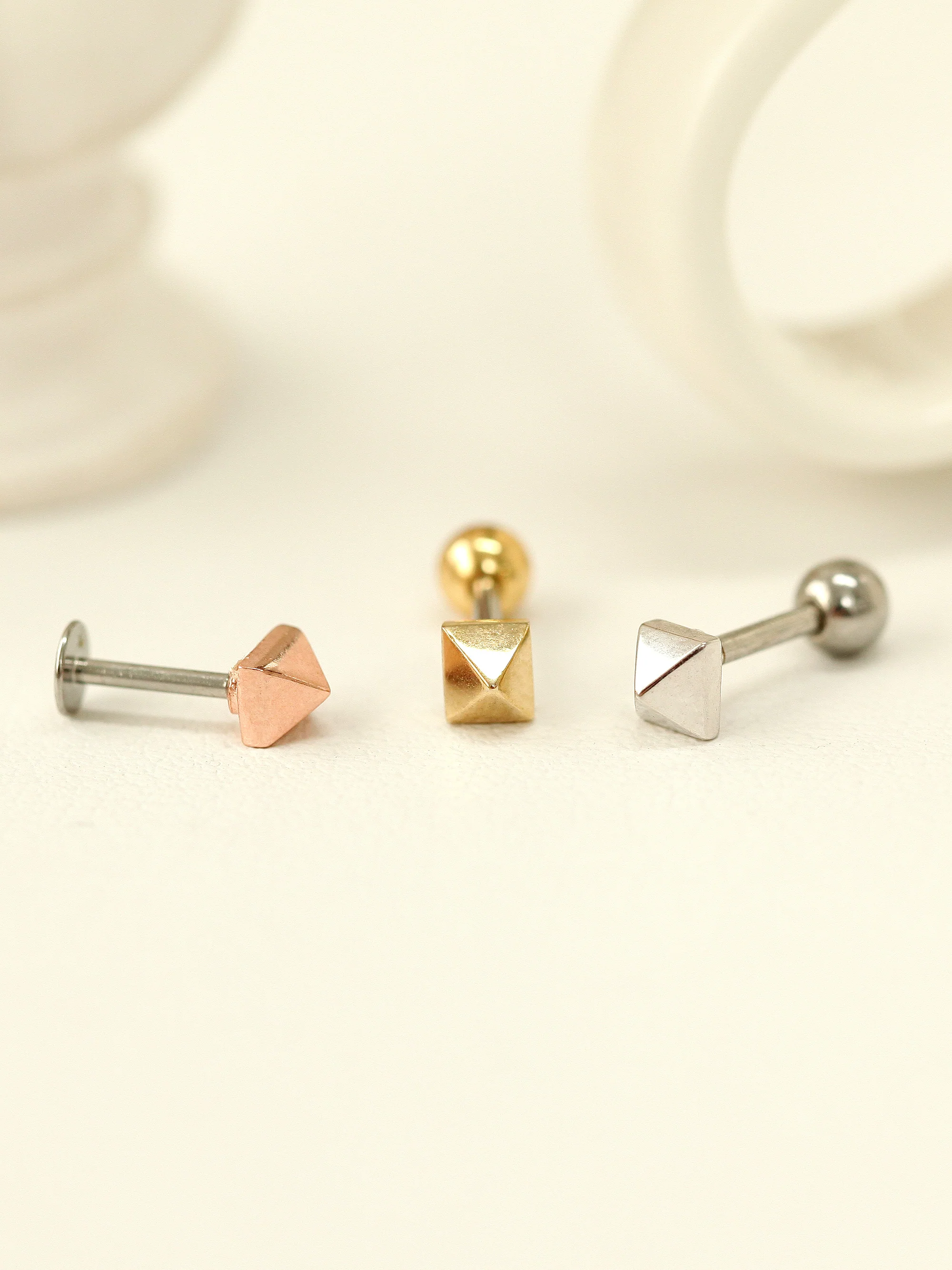 Pyramid Cartilage earring - Image 3