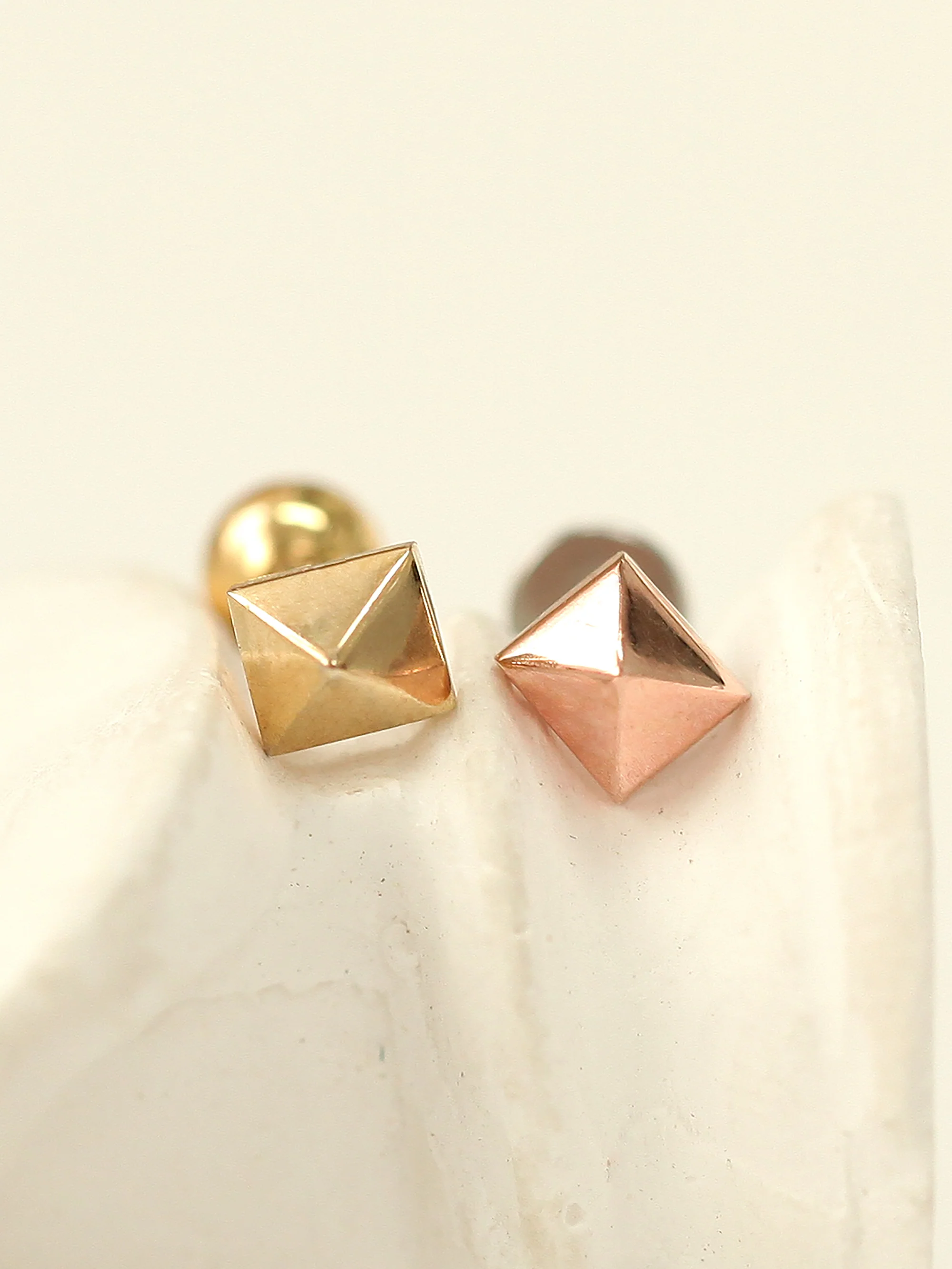 Pyramid Cartilage earring - Image 4