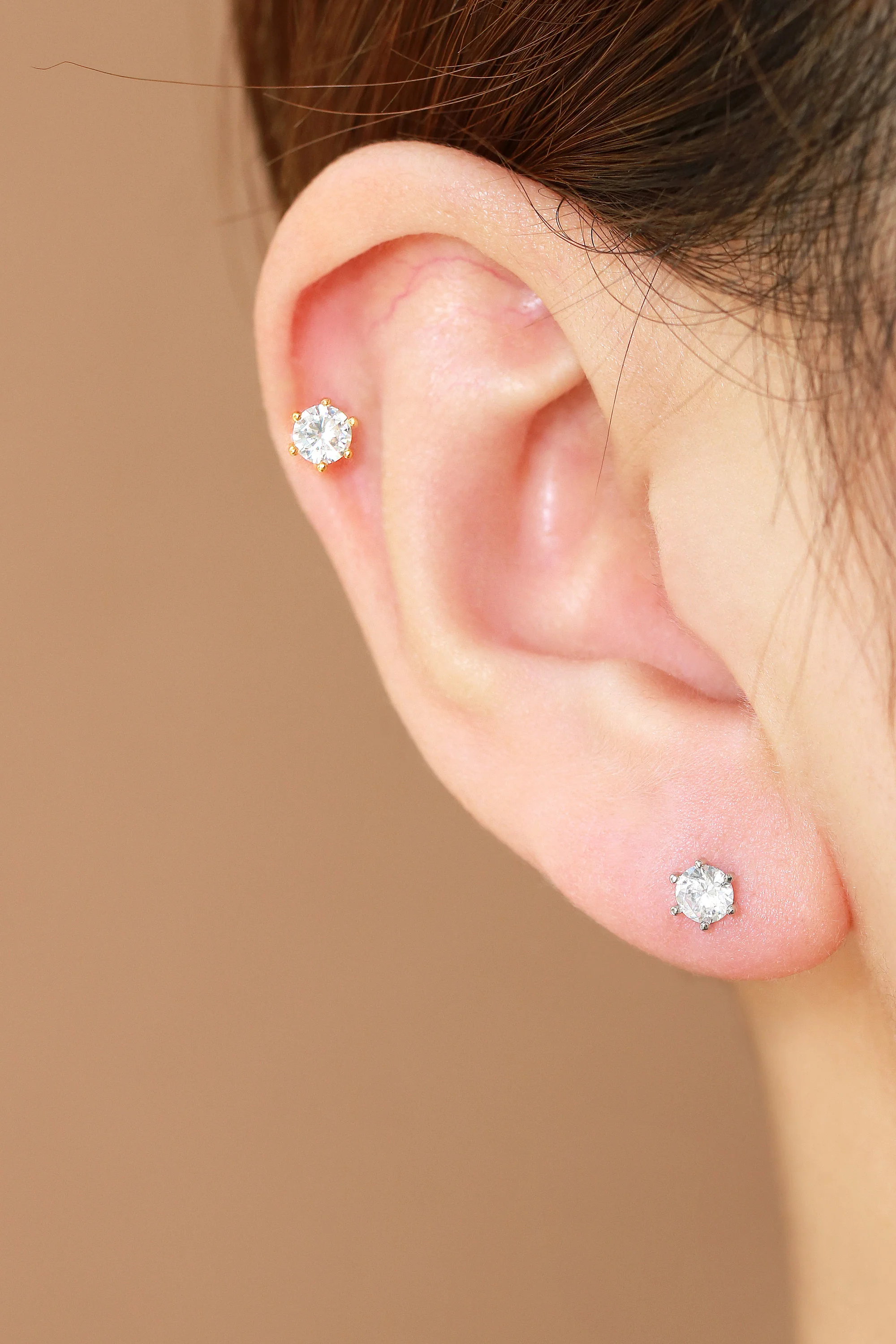 Six Leg Round Cubic CZ Cartilage Earring - Image 3